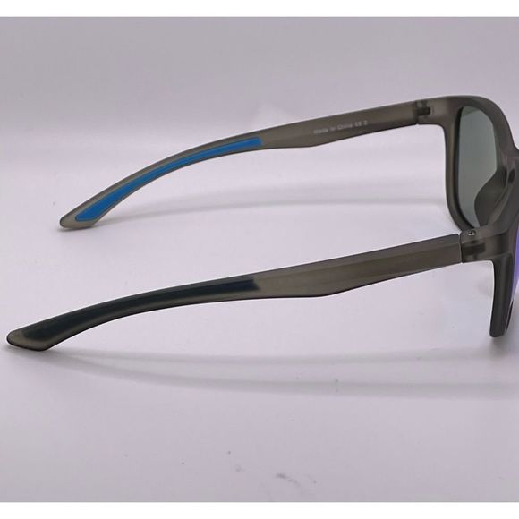 Lightweight Polarized Sunglasses with Blue Mirrored Lenses - Picture 4 of 10